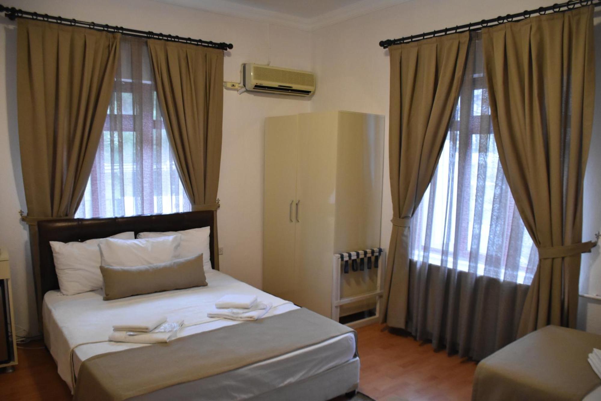 Soezer Otel Аявали Екстериор снимка